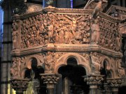Il Pulpito del
Duomo di Siena, opera
di Nicola Pisano
(10617 bytes)